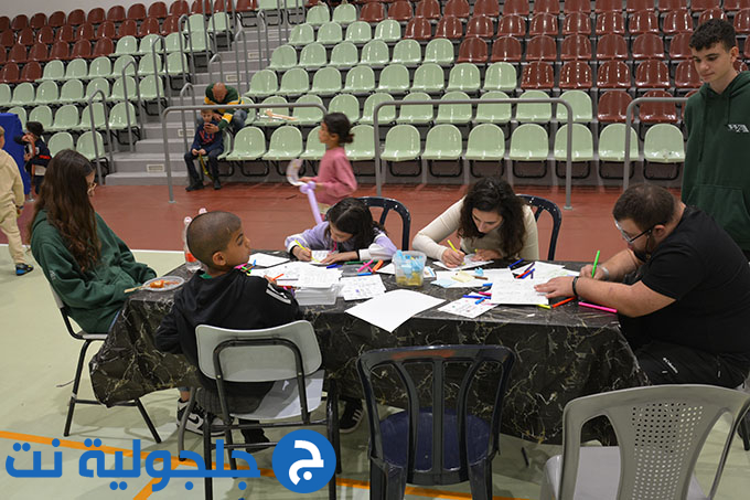المركز الجماهيري في جلجولية ينظم أمسية فعاليات للاطفال في القاعة الرياضية 